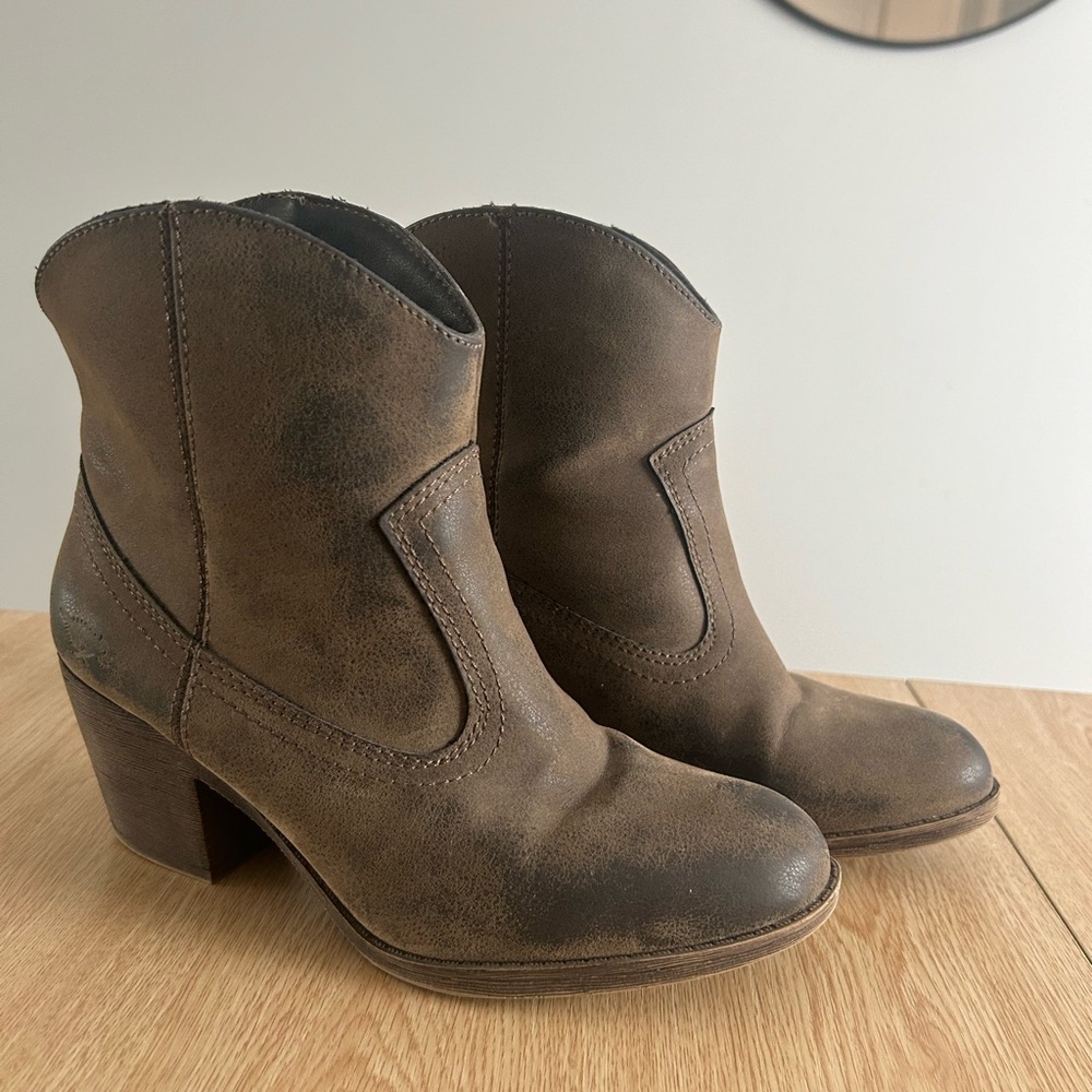 Rocket Dog Women’s Booties | size 7